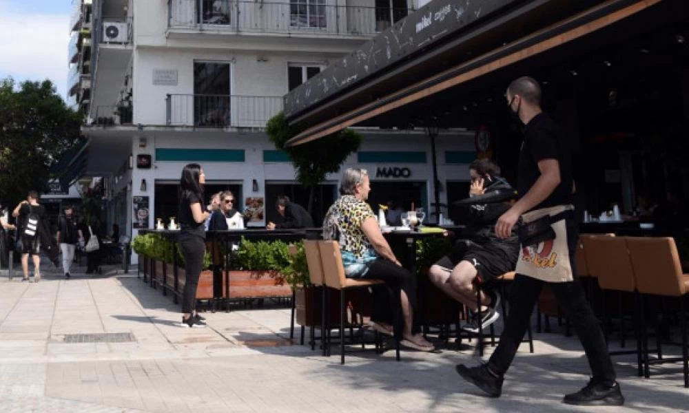 Κρήτη: "Τσουχτερό" πρόστιμο σε καφέ που ήταν ανοιχτό μετά τις 12